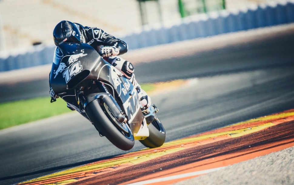 Де Пюнье уже принимал участие в тестах KTM RC16 в конце прошлого года Де Пюнье уже принимал участие в тестах KTM RC16 в конце прошлого года