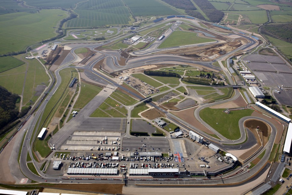Silverstone Circuit - вид на National Pit-lane Silverstone Circuit - вид на National Pit-lane