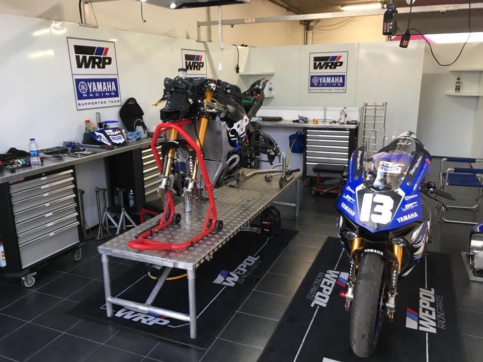 Yamaha YZF-R1M разбирается и собирается несколько раз за день Yamaha YZF-R1M разбирается и собирается несколько раз за день