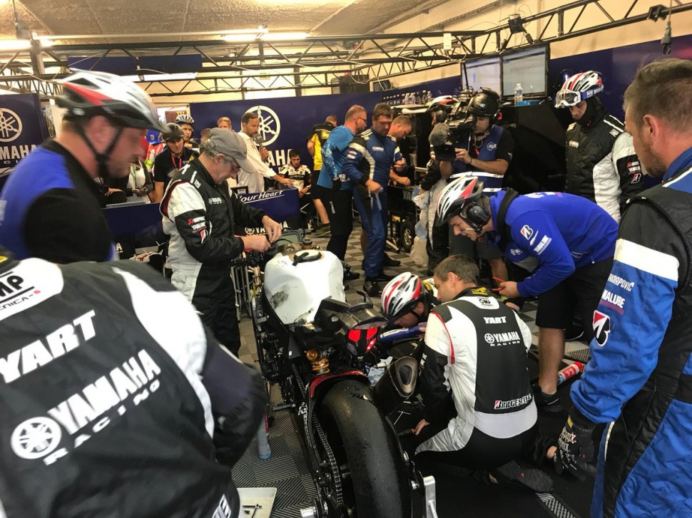 YART-Yamaha пытается устранить проблему с мотоциклом и вернуть его в гонку YART-Yamaha пытается устранить проблему с мотоциклом и вернуть его в гонку