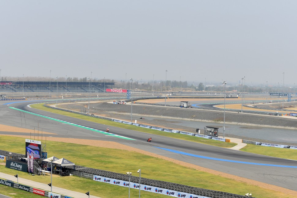 С трибуны видно абсолютно всю трассу Chang International Circuit! С трибуны видно абсолютно всю трассу Chang International Circuit!