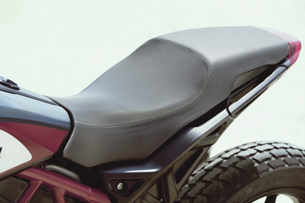 Широкое и комфортное сиденье Indian FTR1200S Street Tracker Широкое и комфортное сиденье Indian FTR1200S Street Tracker