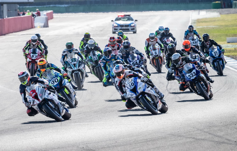 IDM Superbike: старт финальной гонки в Хоккенхайме IDM Superbike: старт финальной гонки в Хоккенхайме