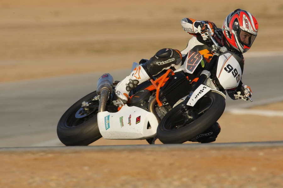 Тесты KTM 690 Duke Track в Картахене: за рулем Джереми МакВильямс Тесты KTM 690 Duke Track в Картахене: за рулем Джереми МакВильямс