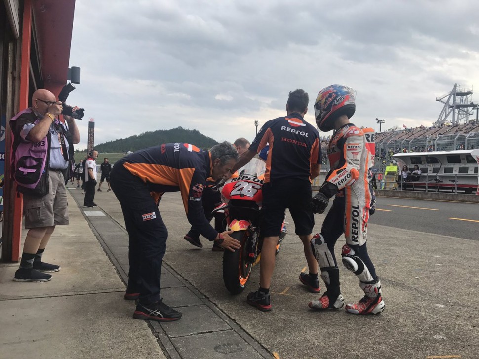Дани Педроса стал быстрейшим на холодном и влажном асфальте Twin Ring Motegi в отсутствие главных соперников Дани Педроса стал быстрейшим на холодном и влажном асфальте Twin Ring Motegi в отсутствие главных соперников