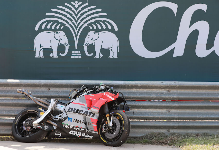 В сеть попали лишь немногие фотографии развороченного Ducati Лоренцо, остальные были проданы Honda В сеть попали лишь немногие фотографии развороченного Ducati Лоренцо, остальные были проданы Honda