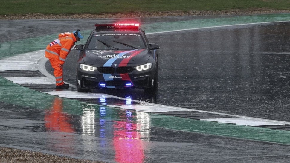Silverstone Circuit, 2018 - слишком много воды на треке: Комиссия по безопасности MotoGP отменила гонку Silverstone Circuit, 2018 - слишком много воды на треке: Комиссия по безопасности MotoGP отменила гонку