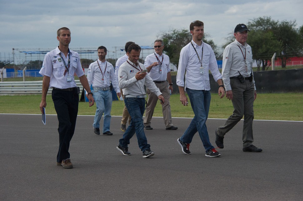 Инспекция трека с участием представителей Комиссии по безопасности MotoGP Инспекция трека с участием представителей Комиссии по безопасности MotoGP