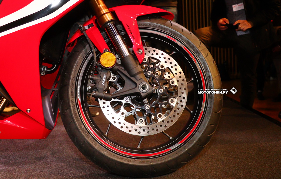 Honda CBR650R (2019) - моноблочные тормоза Nissin на 41 мм Showa SFF USD Honda CBR650R (2019) - моноблочные тормоза Nissin на 41 мм Showa SFF USD