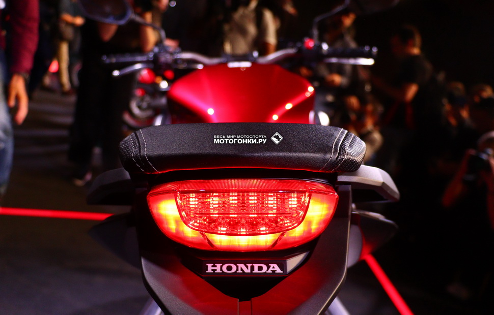 Теперь на всех мотоциклах Honda серии CB/CBR - светодиодная оптика, стопы и повороты, во всех комплектациях Теперь на всех мотоциклах Honda серии CB/CBR - светодиодная оптика, стопы и повороты, во всех комплектациях