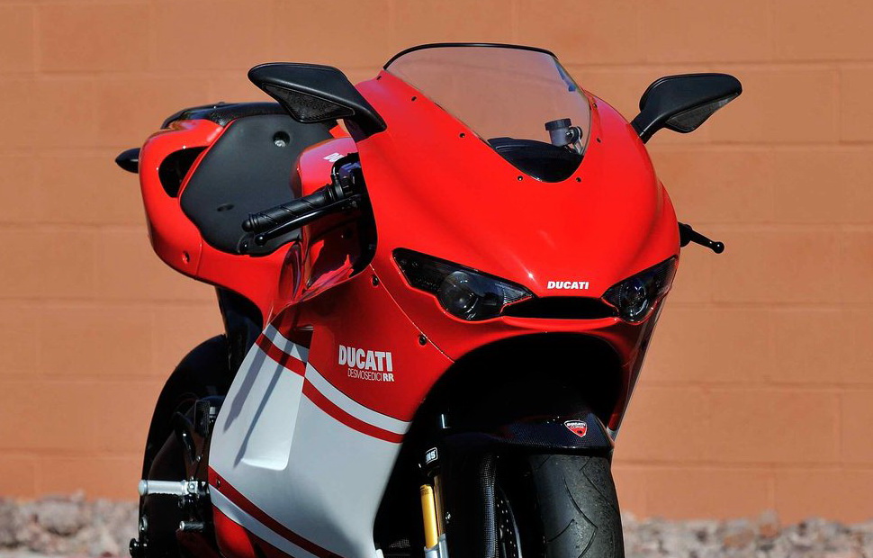 Тенденция в дизайне супербайков - стиль Ducati Desmosedici RR, 2006 год Тенденция в дизайне супербайков - стиль Ducati Desmosedici RR, 2006 год