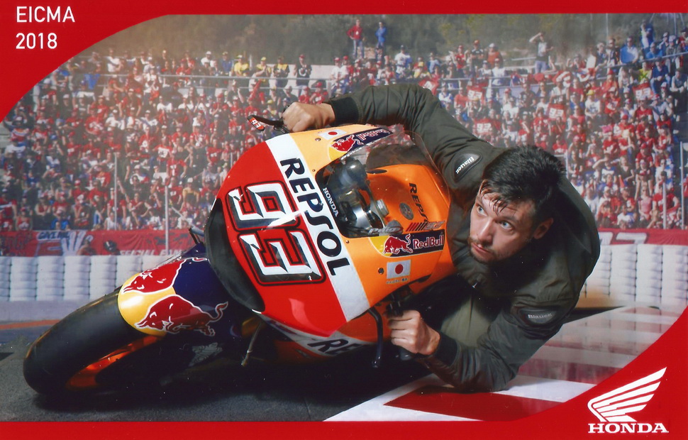 Посидеть на Honda RC213V Марка Маркеса - бесценно! Посидеть на Honda RC213V Марка Маркеса - бесценно!
