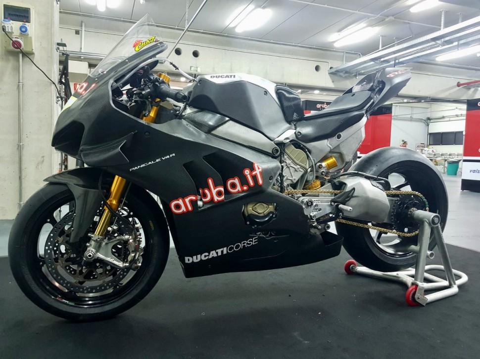 Ducati Panigale V4R SBK на первых тестах нового сезона в Motorland Aragon Ducati Panigale V4R SBK на первых тестах нового сезона в Motorland Aragon