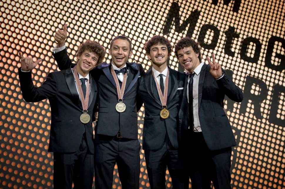 Sky Racing team VR46 Валентино Росси: потому что мы - банда! Sky Racing team VR46 Валентино Росси: потому что мы - банда!