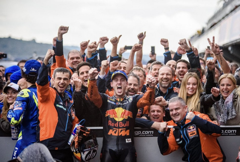 Пол Эспаргаро принес KTM первый в истории подиум MotoGP Пол Эспаргаро принес KTM первый в истории подиум MotoGP