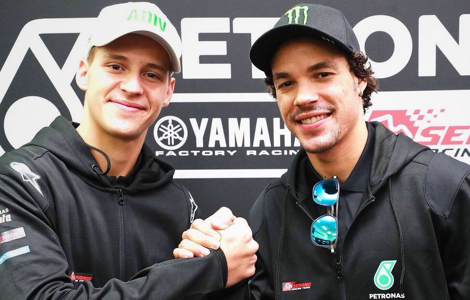 Полностью новый коллектив и новые цвета - PETRONAS Yamaha Sepang Racing Team Полностью новый коллектив и новые цвета - PETRONAS Yamaha Sepang Racing Team