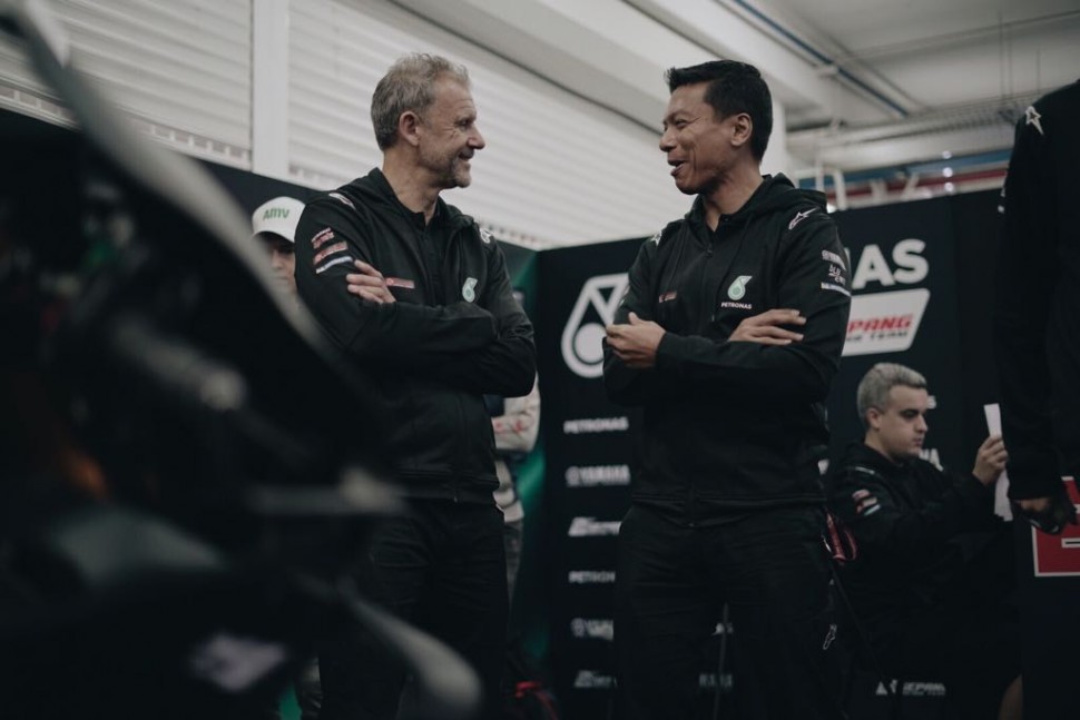 Вилко Зиленберг, менеджер Petronas Yamaha SRT (слева) и босс команды Разлан Разали Вилко Зиленберг, менеджер Petronas Yamaha SRT (слева) и босс команды Разлан Разали