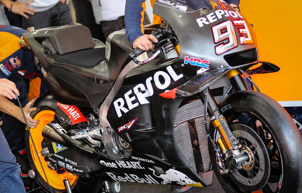 Honda RC213V (2019) на тестах IRTA MotoGP в Валенсии Honda RC213V (2019) на тестах IRTA MotoGP в Валенсии