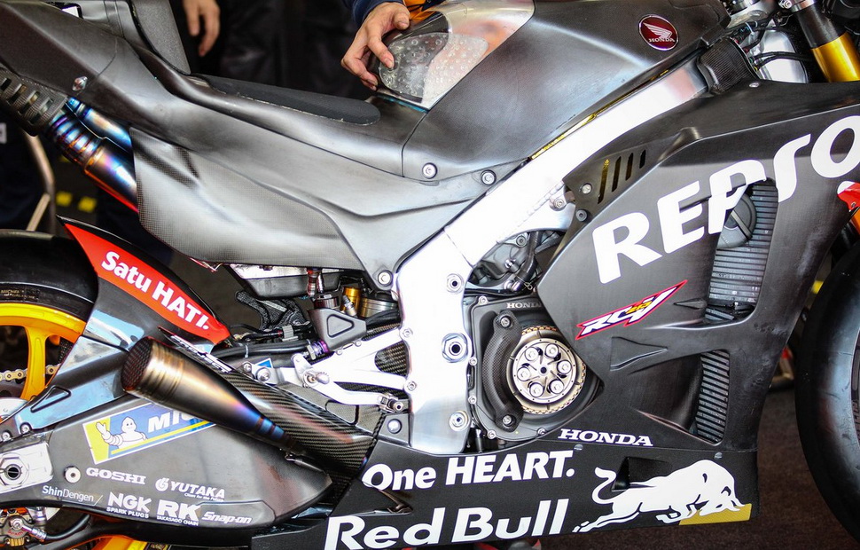 Honda RC213V (2019) на тестах IRTA MotoGP в Валенсии Honda RC213V (2019) на тестах IRTA MotoGP в Валенсии