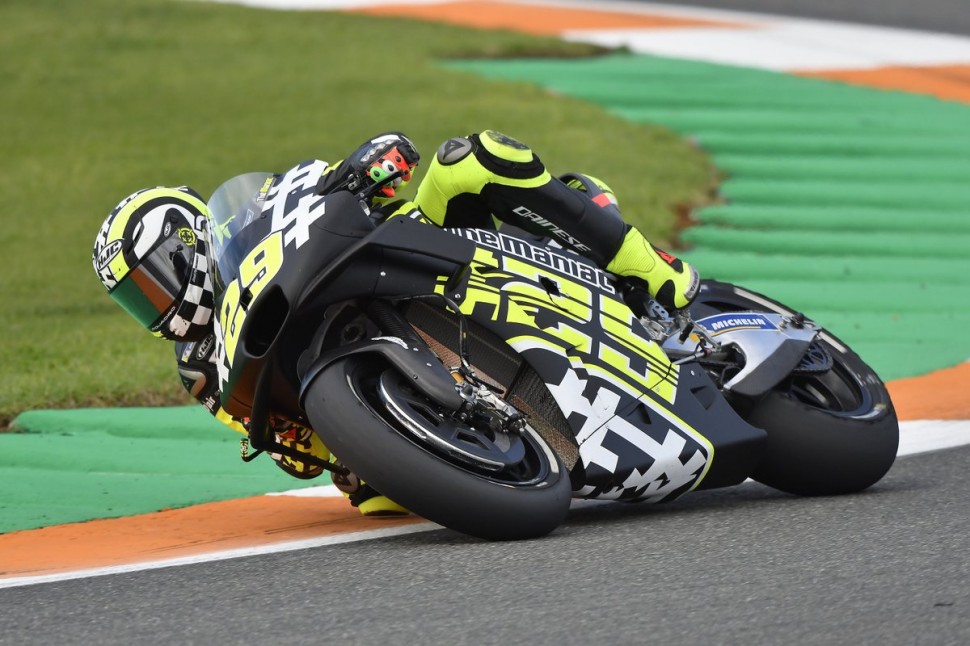 Андреа Янноне на тестах IRTA MotoGP в Валенсии Андреа Янноне на тестах IRTA MotoGP в Валенсии