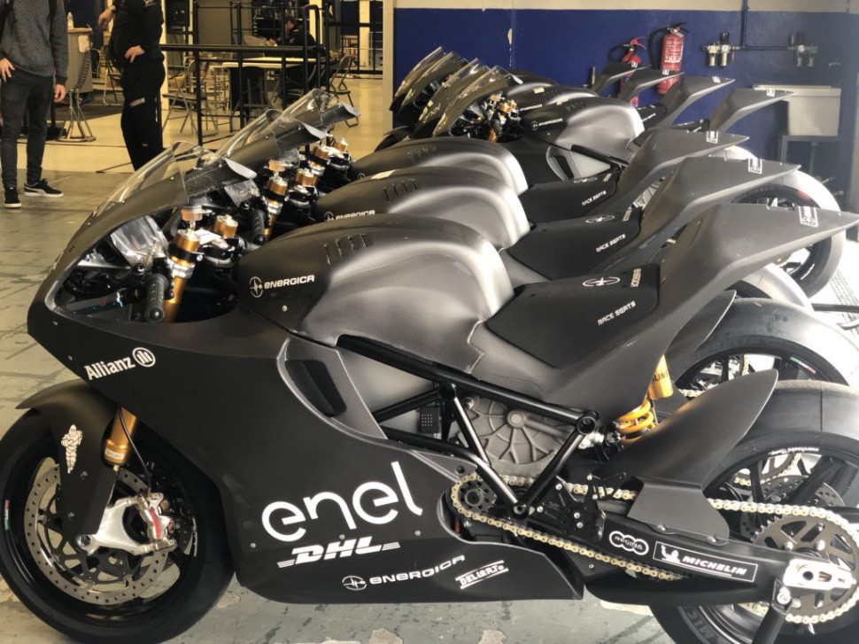 Восемнадцать Energica EGO Corsa готовы к тестам в Хересе Восемнадцать Energica EGO Corsa готовы к тестам в Хересе