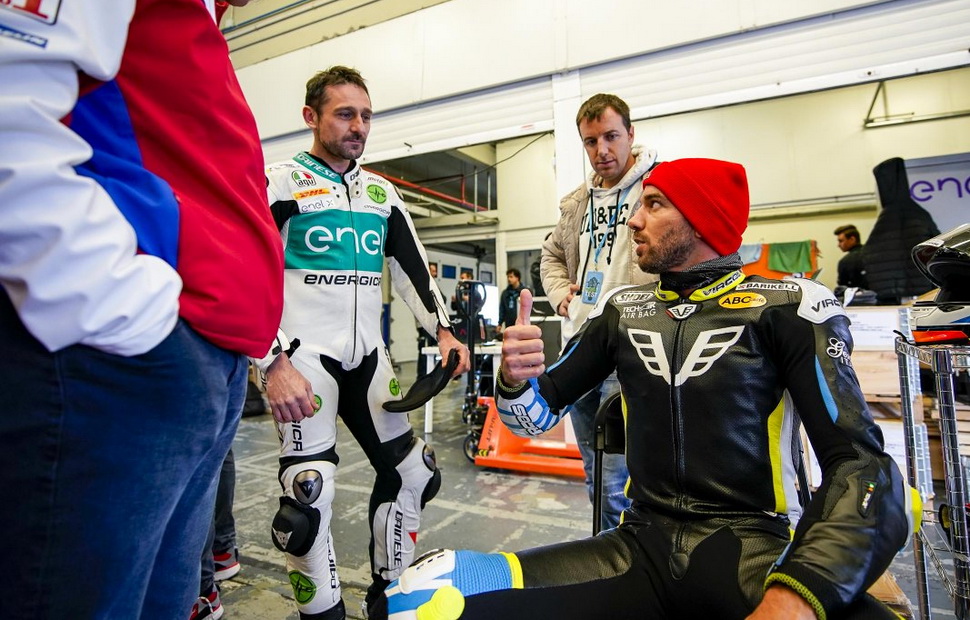 Алекс Де Анжелис вернулся в паддок MotoGP Алекс Де Анжелис вернулся в паддок MotoGP