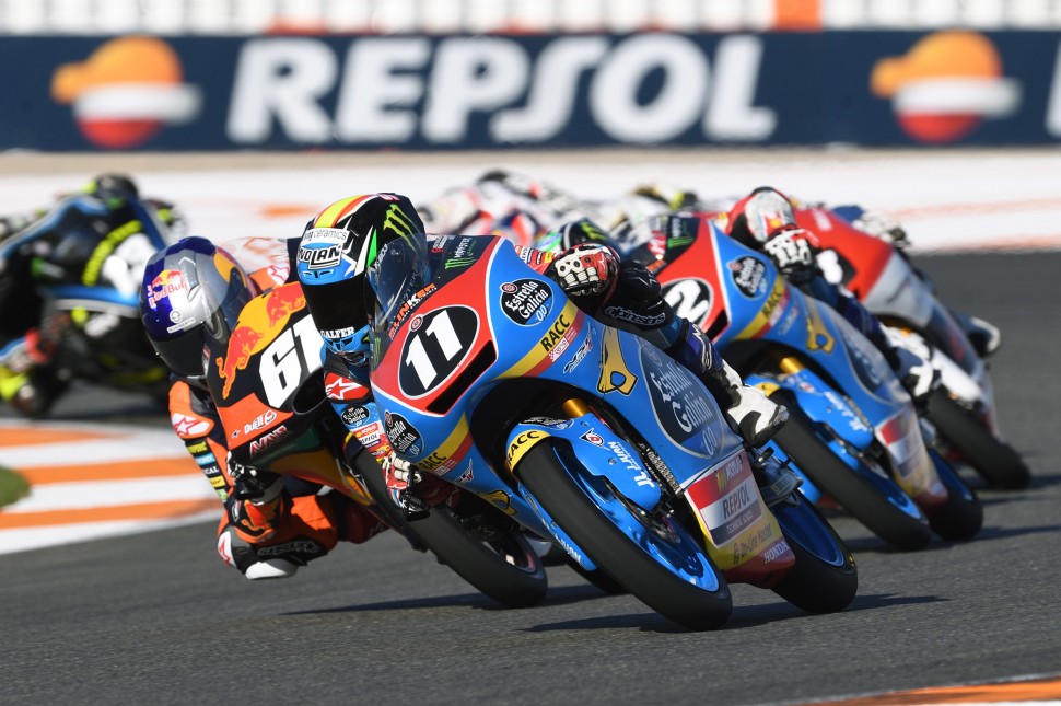 Финальная гонка CEV Moto3: Чан Онжу и Серхио Гарсия бьются за победу на этапе Финальная гонка CEV Moto3: Чан Онжу и Серхио Гарсия бьются за победу на этапе