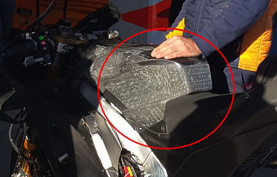 Бак Honda RC213V специально для Хорхе Бак Honda RC213V специально для Хорхе
