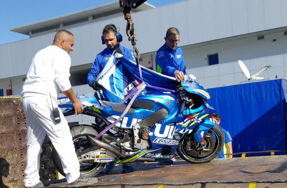Suzuki GSX-RR Жоана Мира после аварии в Хересе Suzuki GSX-RR Жоана Мира после аварии в Хересе