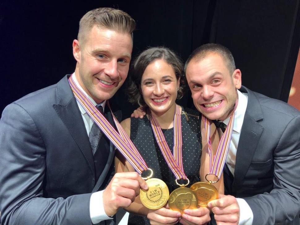 Мир Супербайка на FIM Gala Awards представляли: Джонатан Рэй (WSBK), Аня Карраско (WSSP300) и Сандро Кортези (WSS) Мир Супербайка на FIM Gala Awards представляли: Джонатан Рэй (WSBK), Аня Карраско (WSSP300) и Сандро Кортези (WSS)