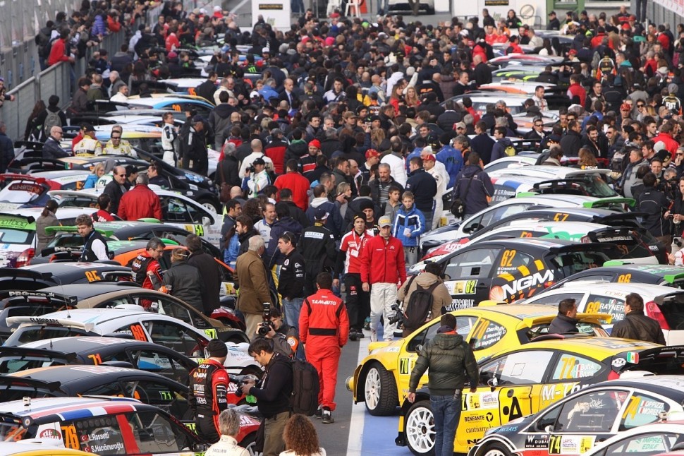 Своеобразный Pit-walk с автограф-сессией перед Monza Rally Show Своеобразный Pit-walk с автограф-сессией перед Monza Rally Show