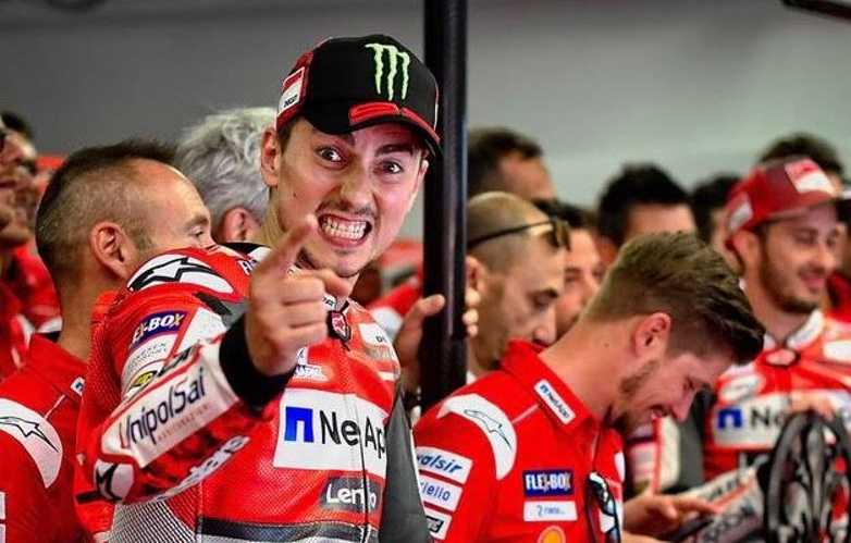 Хорхе был разозлен настолько, что... выиграл Гран-При Италии, но не для Ducati Хорхе был разозлен настолько, что... выиграл Гран-При Италии, но не для Ducati
