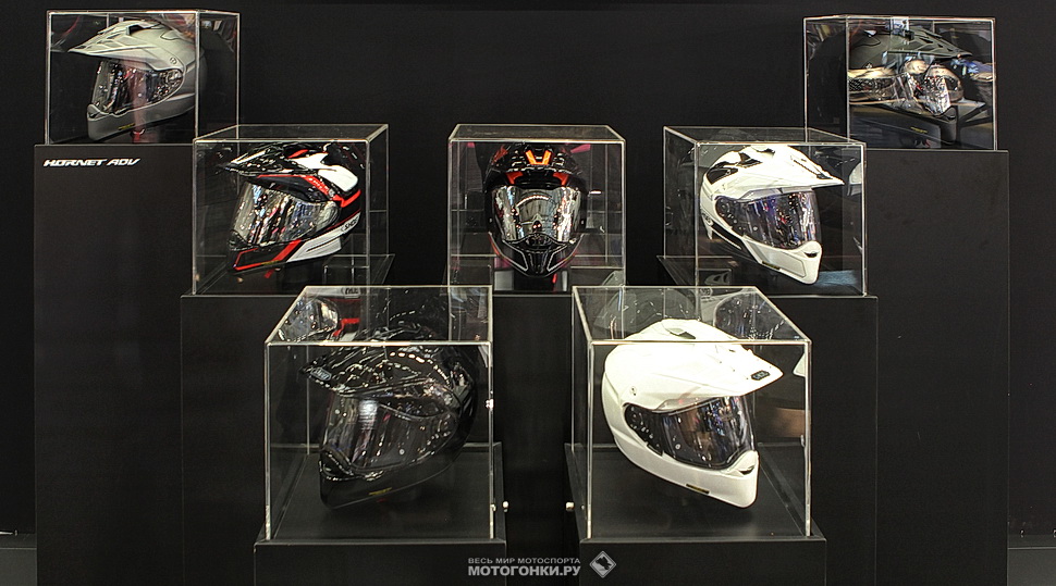 Дебют SHOEI Hornet ADV на выставке INTERMOT-2014 Дебют SHOEI Hornet ADV на выставке INTERMOT-2014