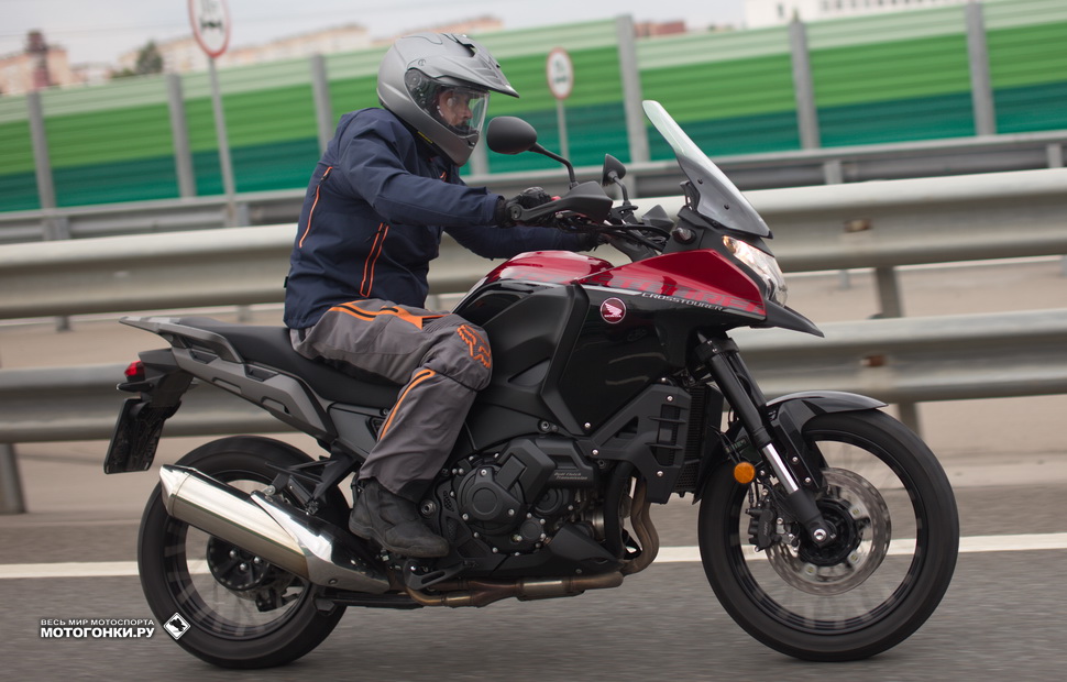 Скоростной тесты Honda VFR1200X и SHOEI Hornet ADV: 180 км/ч - полет нормальный! Скоростной тесты Honda VFR1200X и SHOEI Hornet ADV: 180 км/ч - полет нормальный!