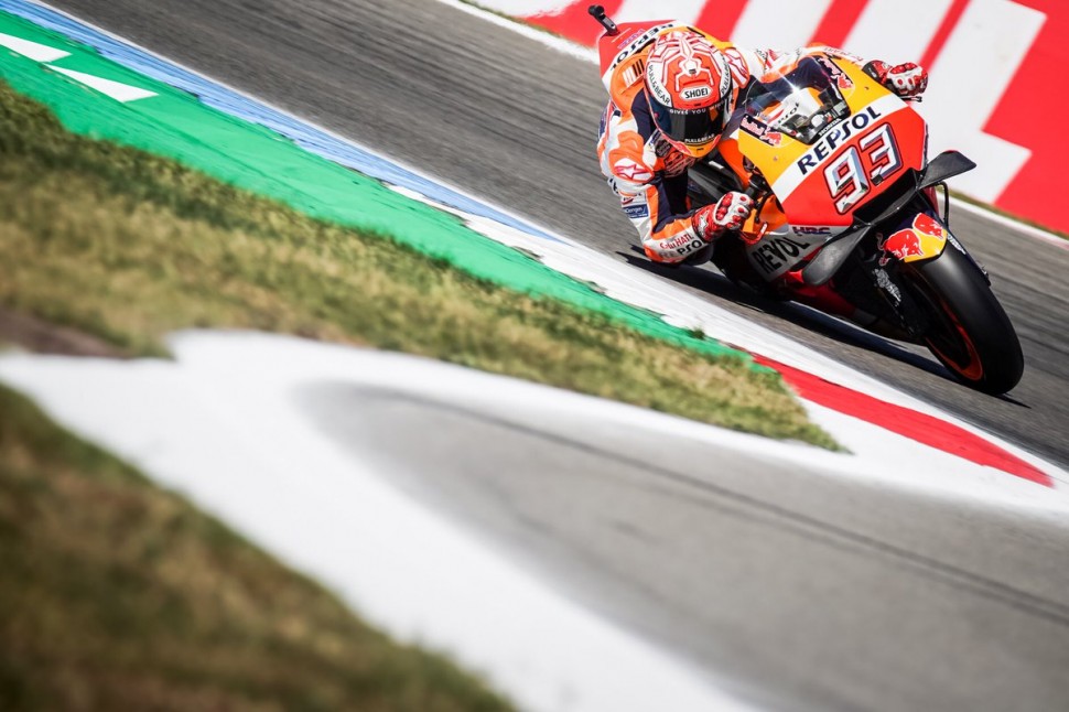 Марк Маркес в финальной шикане TT Circuit Assen Марк Маркес в финальной шикане TT Circuit Assen