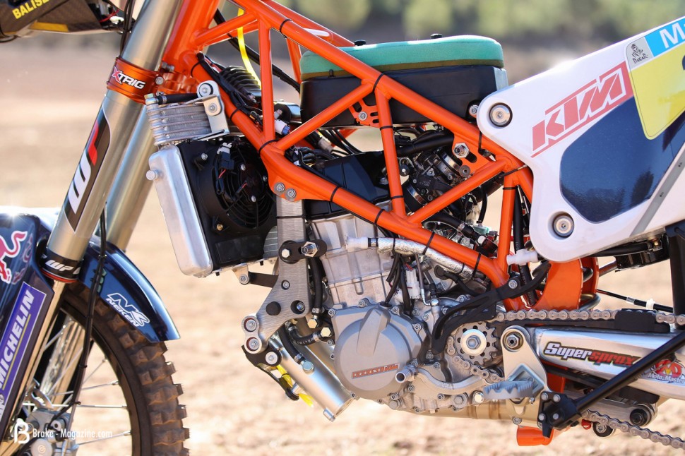 KTM 450 Rally сделан так, чтобы его можно было разобрать и собрать в самых спартанских условиях KTM 450 Rally сделан так, чтобы его можно было разобрать и собрать в самых спартанских условиях