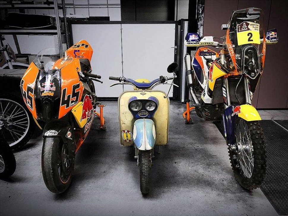 Чемпионский KTM RC8R, самый первый мотороллер KTM и победитель Дакара - что их связывает? Чемпионский KTM RC8R, самый первый мотороллер KTM и победитель Дакара - что их связывает?