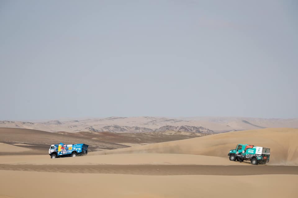 IVECO всю дорогу преследовали КАМАЗы, надеясь на очередную ошибку или сход, но... такого удовольствия им не доставили! IVECO всю дорогу преследовали КАМАЗы, надеясь на очередную ошибку или сход, но... такого удовольствия им не доставили!
