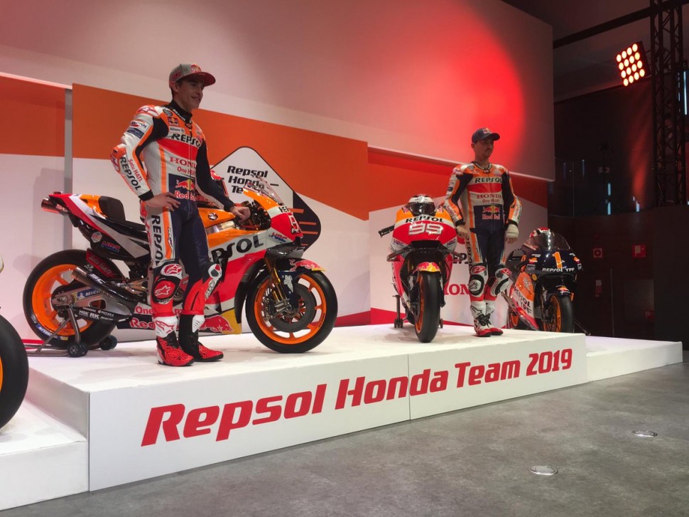 Марк Маркес и Хорхе Лоренцо на презентации Repsol Honda в Мадриде Марк Маркес и Хорхе Лоренцо на презентации Repsol Honda в Мадриде