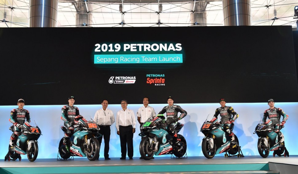 Смотрите презентацию Petronas Yamaha SRT на МОТОГОНКИ.РУ Смотрите презентацию Petronas Yamaha SRT на МОТОГОНКИ.РУ
