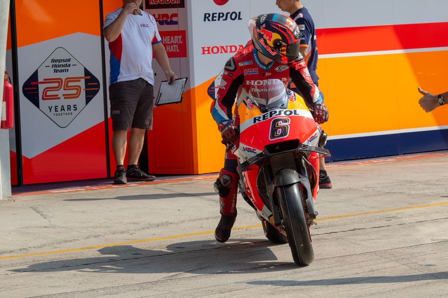 Штефан Брадль продолжил работу с Honda RC213V 2019 года Хорхе Лоренцо Штефан Брадль продолжил работу с Honda RC213V 2019 года Хорхе Лоренцо