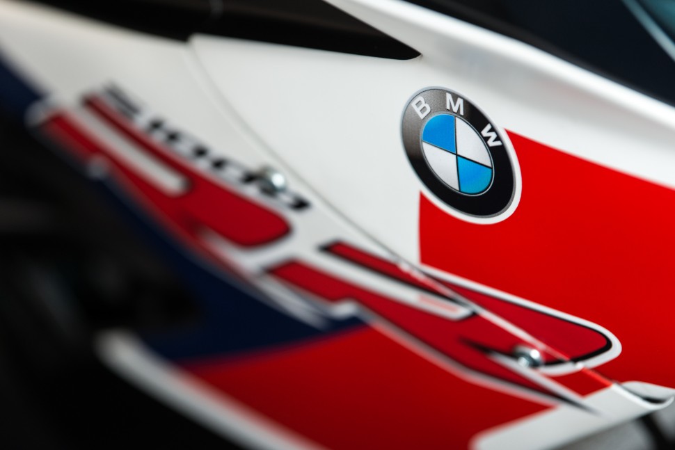 У нового BMW S 1000 RR (2019) есть скорость! У нового BMW S 1000 RR (2019) есть скорость!