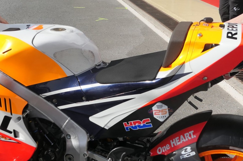 Сиденье Honda RC213V Марка Маркеса Сиденье Honda RC213V Марка Маркеса