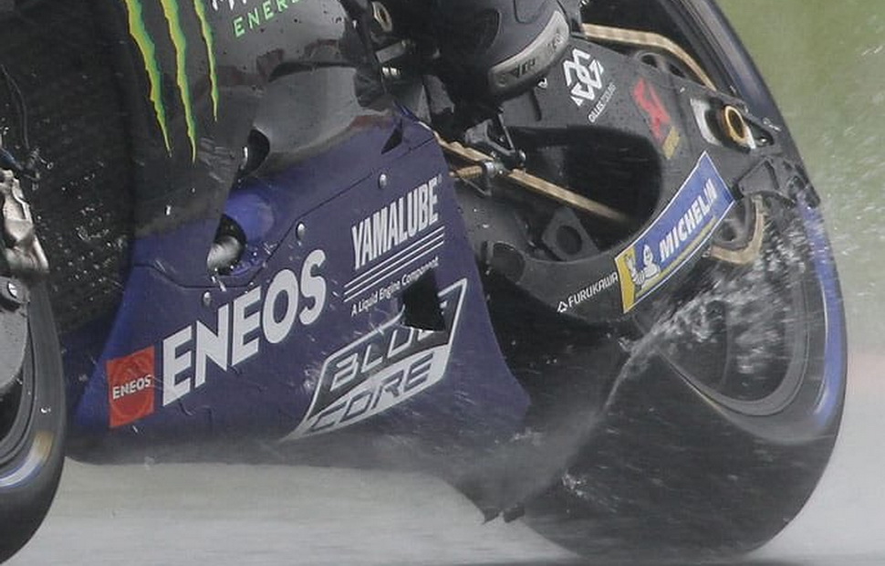 Отсекатель воды на Yamaha YZR-M1 модели 2018 года Отсекатель воды на Yamaha YZR-M1 модели 2018 года