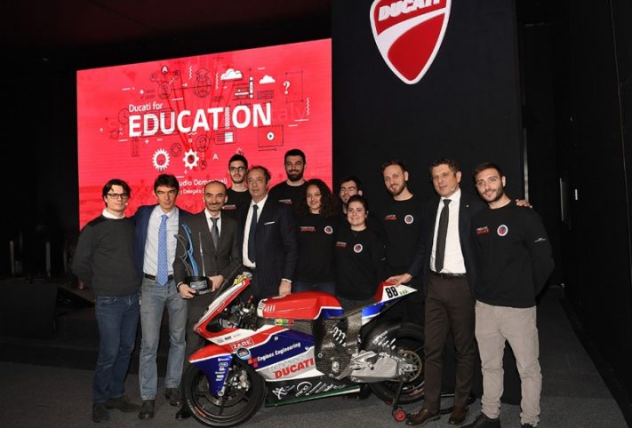 Команда Болонского Политехнического Университета взяла 3-е место на Motostudent в классе электромотоциклов Команда Болонского Политехнического Университета взяла 3-е место на Motostudent в классе электромотоциклов