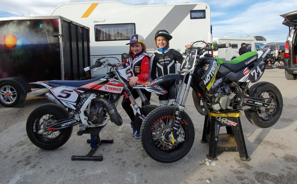 Фавориты MotoKidz - Алёна Петришина и Ярослав Карпушин в чемпионате Испании Фавориты MotoKidz - Алёна Петришина и Ярослав Карпушин в чемпионате Испании
