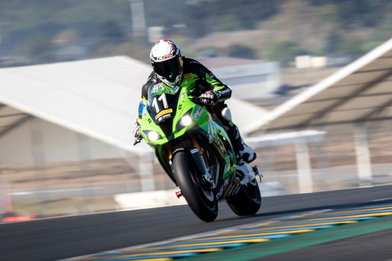 SRC Kawasaki лидирует в 24 Heures Motos после 4 часов гонки SRC Kawasaki лидирует в 24 Heures Motos после 4 часов гонки