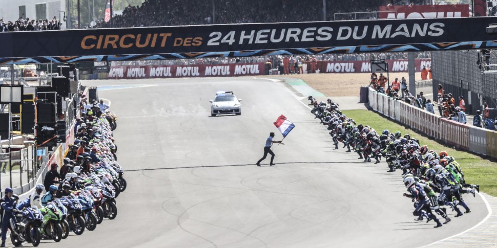 Старт 24 Heures Motos (мотоциклетный Le Mans 24) Старт 24 Heures Motos (мотоциклетный Le Mans 24)