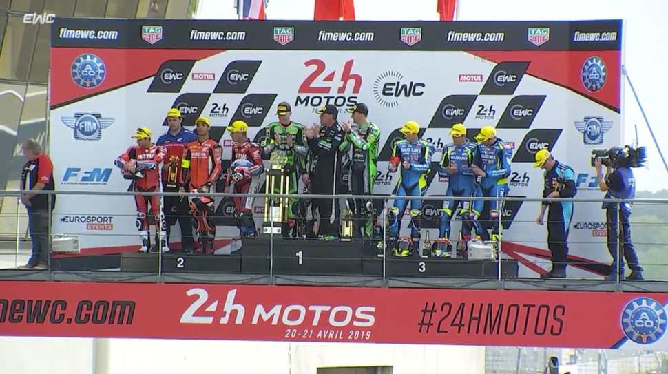 Подиум 42-й гонки 24 Heures Motos (мотоциклетный Le Mans 24) Подиум 42-й гонки 24 Heures Motos (мотоциклетный Le Mans 24)