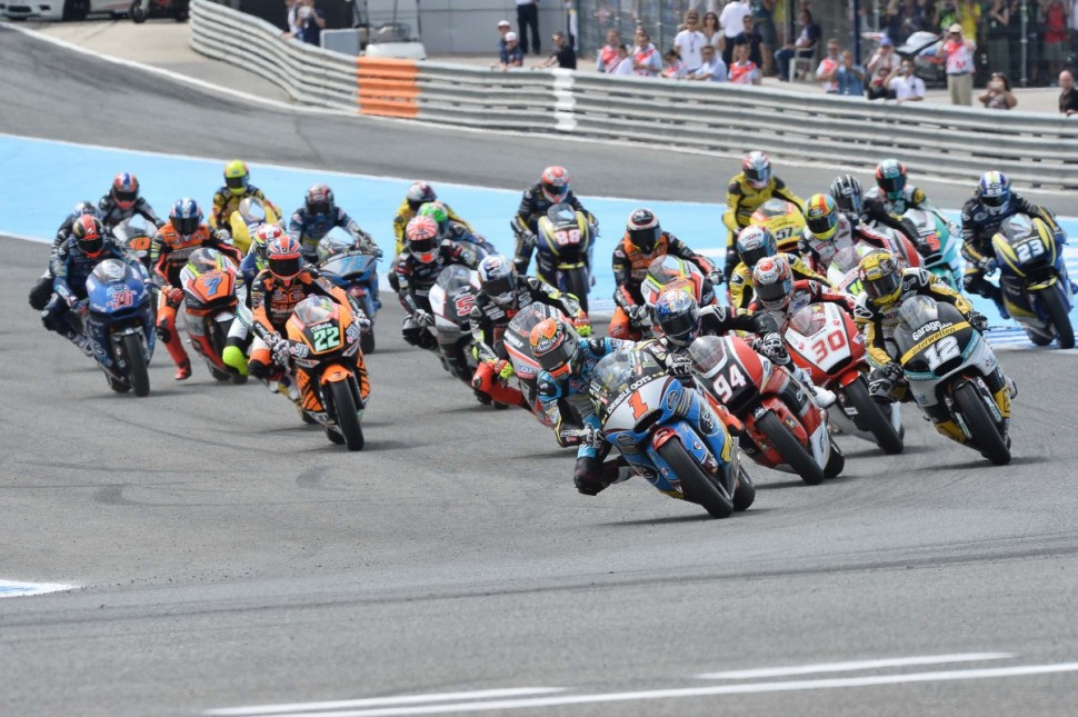 Старт гонки Moto2 на Circuito de Jerez Старт гонки Moto2 на Circuito de Jerez